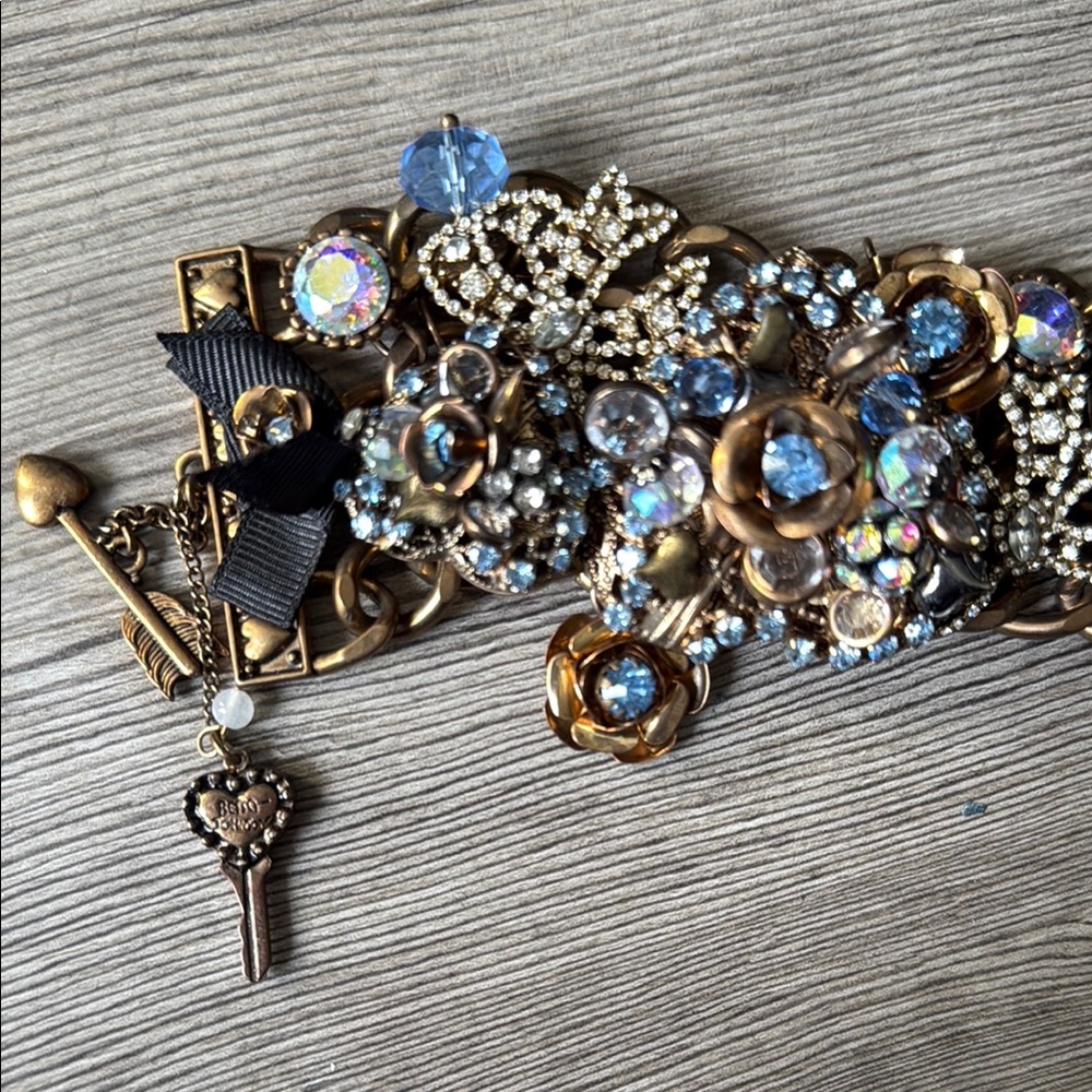 Betsey Johnson Statement Blue Crystal Cluster Bracelet - Picture 2 of 5
